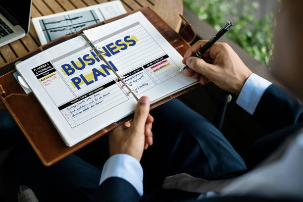 How to Make a Simple Business Plan – 8 Steps with Examples